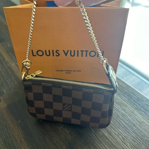Louis Vuitton Damier Ebene Pochette - Picture 2 of 5